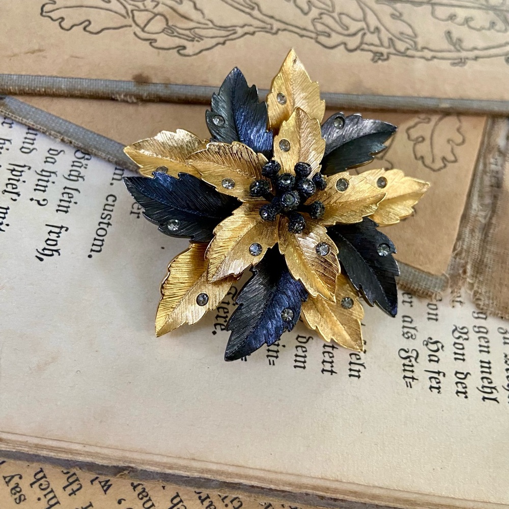 Vintage Joan Rivers black & gold tone Desert Cactus rhinestone accented brooch
